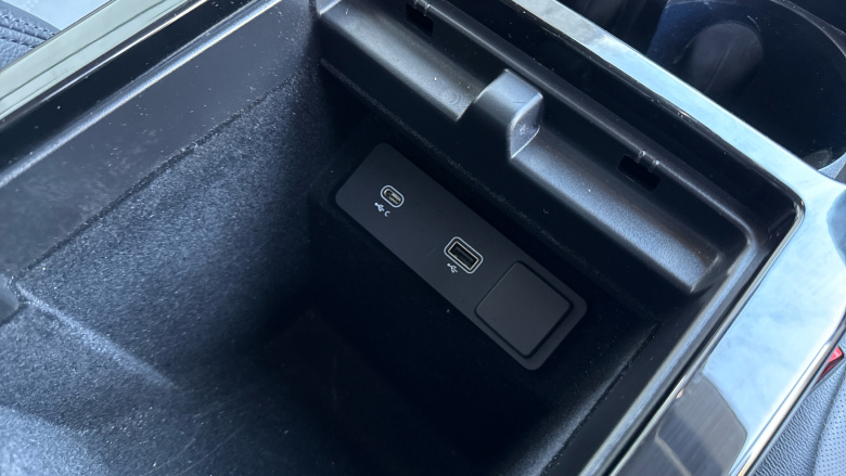 Land Rover Range Rover Evoque 1.5 P300e R-Dynamic SE 5dr Auto Hatchback